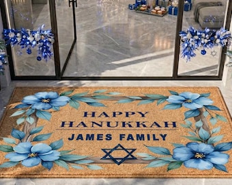 Paillasson personnalisé « Joyeuse Hanoukka », tapis de bienvenue Menorah à motif floral personnalisé, décoration de porche juive à fleurs bleues, tapis d'entrée Hanoukka, cadeau Judaica