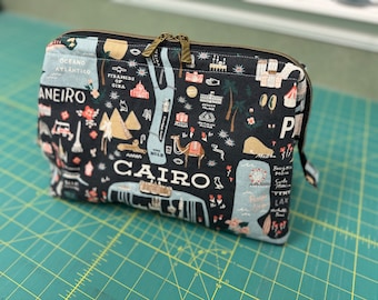 Large Cosmetic Case/Toiletries Bag;  Make-up/Toiletries Case (Large Retreat Bag)