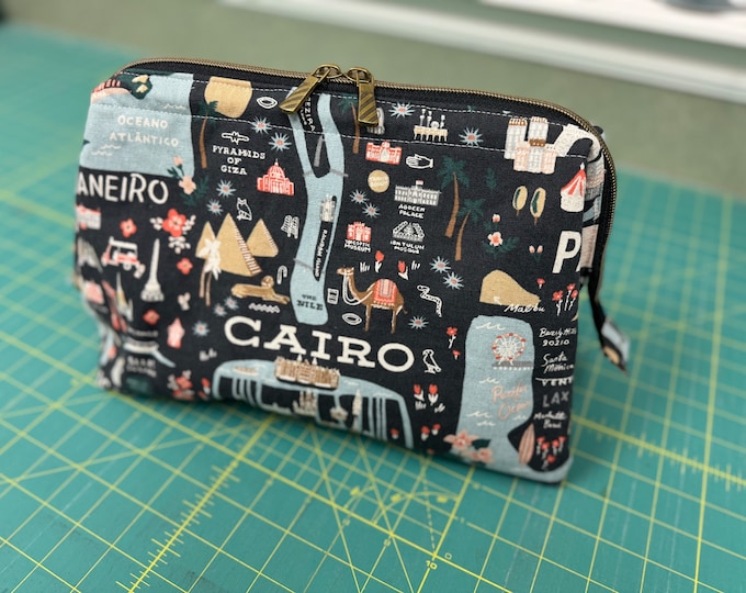 Large Cosmetic Case/Toiletries Bag;  Make-up/Toiletries Case (Large Retreat Bag)