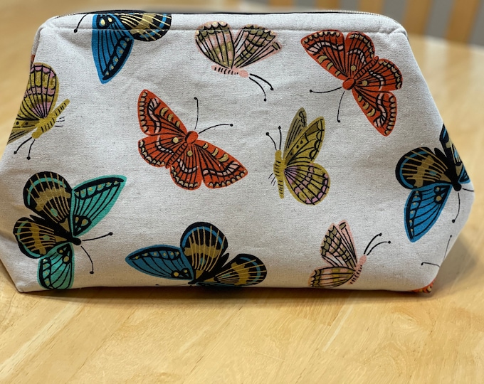 Large Cosmetic Case/Toiletries Bag;  Make-up/Toiletries Case (Large Retreat Bag)
