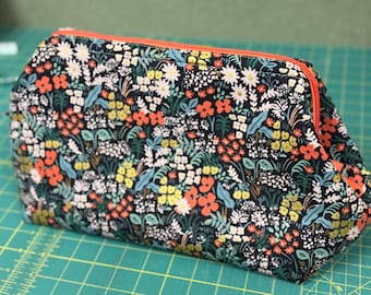 Large Cosmetic Case/Toiletries Bag;  Make-up/Toiletries Case (Large Retreat Bag)