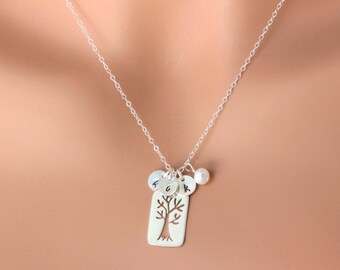 Collier arbre de vie pour femme/grand-mère/épouse - collier arbre généalogique - bijoux mère - cadeaux de réunion de famille - initiale personnalisée - cadeaux maman.