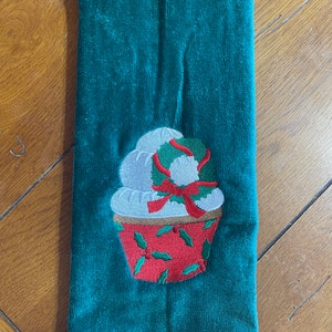 Embroidered Velour Hand Towel - Christmas - Christmas Cupcake W/Wreath - Green Towel