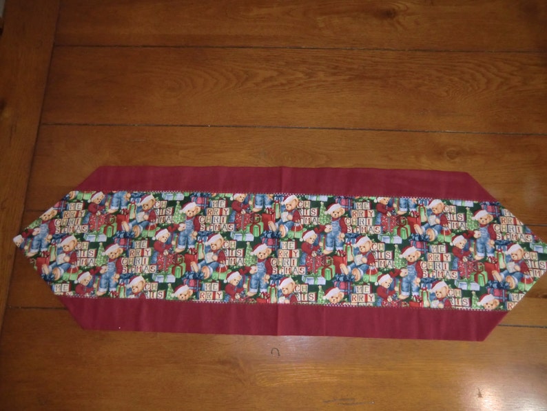 Teddy Bear WPresents /& Books Christmas Table Runner