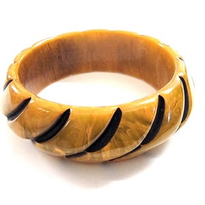 Bakelite Gouge Carved Rope Bangle Bracelet