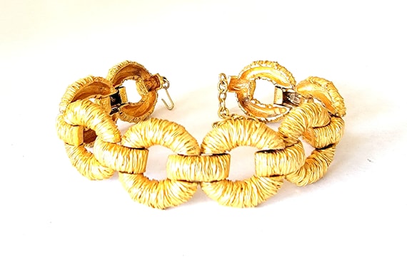 Kenneth Jay Lane Gold Textured Chain Link Choker … - image 1