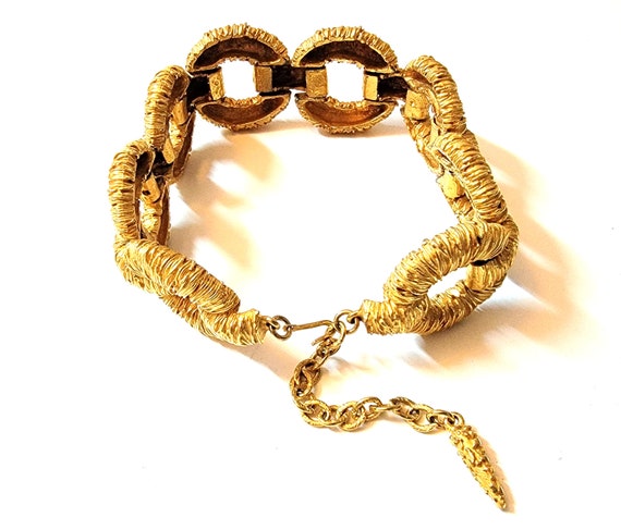 Kenneth Jay Lane Gold Textured Chain Link Choker … - image 7