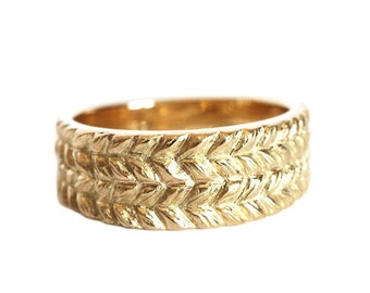 Double Josephine's carved gold ring