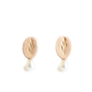 Leaf gold earrings mini luna 18ct gold and pearl
