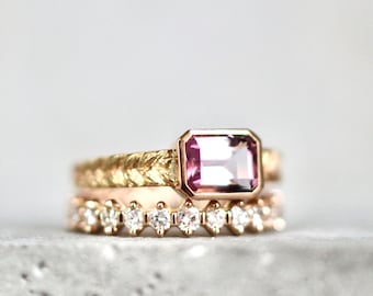 Pink tourmaline ring in champagne 18 ct gold