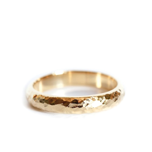 4mm hammered wedding band 18 ct gold