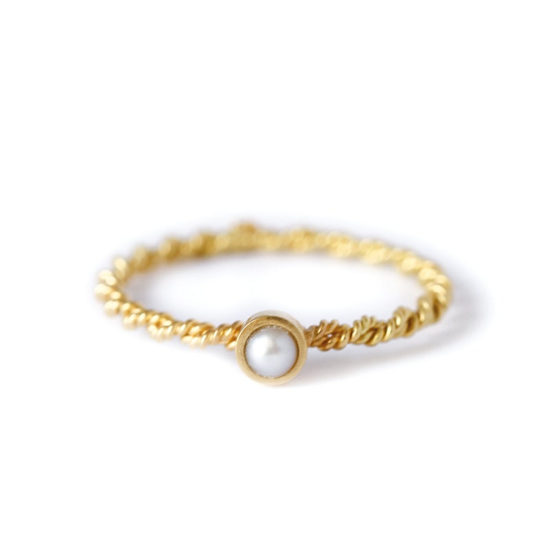 Pearl and gold Juliette's ring 18ct yellow gold image 4