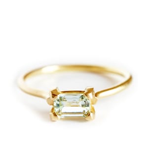 Ring Marlow green beryl 18ct gold on round band