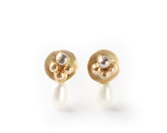 Boucles d'oreilles  clou or 18ct - détail granulation - boucles d'oreilles perles de culture en or 750