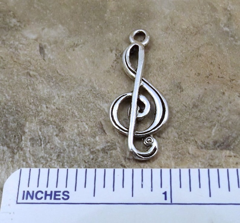 0443 3 Pewter Treble Clef Charms
