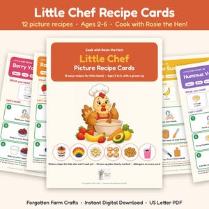 Puede incluir: Un conjunto de tarjetas de recetas ilustradas Little Chef con una gallina de dibujos animados con gorro de chef mezclando ingredientes en un bol. Las tarjetas incluyen ilustraciones coloridas de frutas, verduras e instrucciones paso a paso para niños.