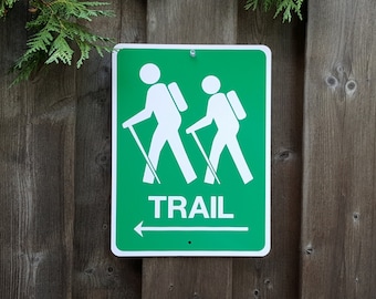 Señal de ruta de senderismo, señal de carretera de metal, cabaña, lago, albergue, resort, decoración, señal de utilería, flecha hacia la izquierda