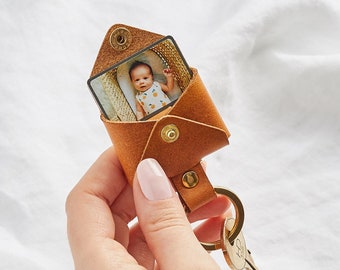 Personalised Pop-Up Leather Photo Keyring | Photo Keyring Father's Day Gift for Dad | Personalized Photograph Keychain with Engraved Message