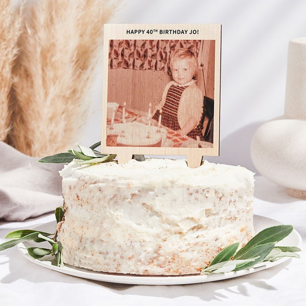 Topper de gâteau personnalisé avec photo pour les fêtes d’anniversaire / Photo Cake Topper en bois / Signe de nom de gâteau d’anniversaire fait à la main au Royaume-Uni / Photos de bébé