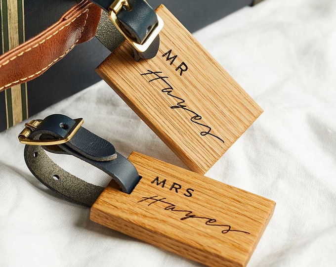 Ensemble personnalisé d’étiquettes de bagages en bois pour M. et Mme - Mariage / Lune de miel / Cadeau d’anniversaire pour couple / Étiquettes de bagages gravées + Sangles en cuir