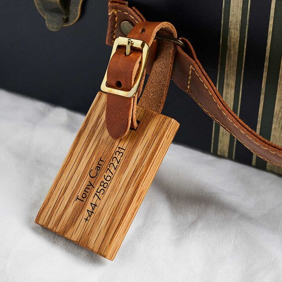 Étiquette de bagage en bois personnalisée Aventure avec bracelet