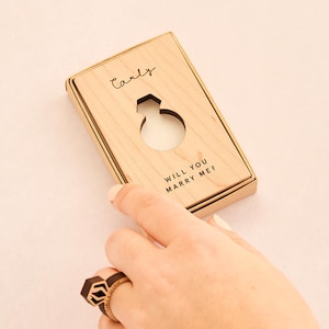Anillo de compromiso de madera personalizado para propuesta de matrimonio. Anillo de madera personalizado para propuesta de matrimonio. Día de San Valentín. Regalo de propuesta inusual. Madera de arce.