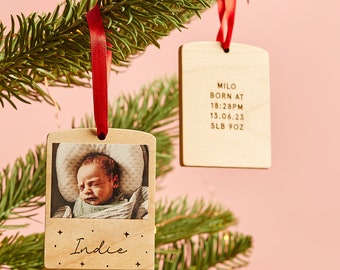 Personalisierte hölzerne Fotoblock Weihnachtskugel | Christbaumschmuck mit Foto + personalisierte Textnachricht | Foto Ornament mit Gravur