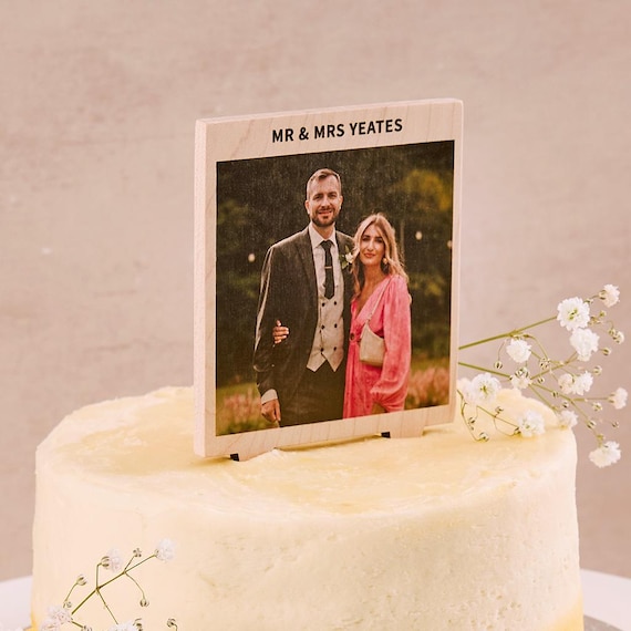 Mr & Mrs Decorazione Per Torta Nuziale In Legno Con Foglie Di Eucalipto E Cuore - Topper Rustico Per Matrimonio, Fidanzamento, Anniversario - Lunghezza 24 Cm