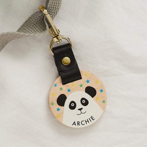 Étiquette en bois personnalisée pour sac d'école Panda | Porte-nom pour sac à dos pour enfants | Remplissage de bas de Noël personnalisé ou cadeau de rentrée pour les enfants