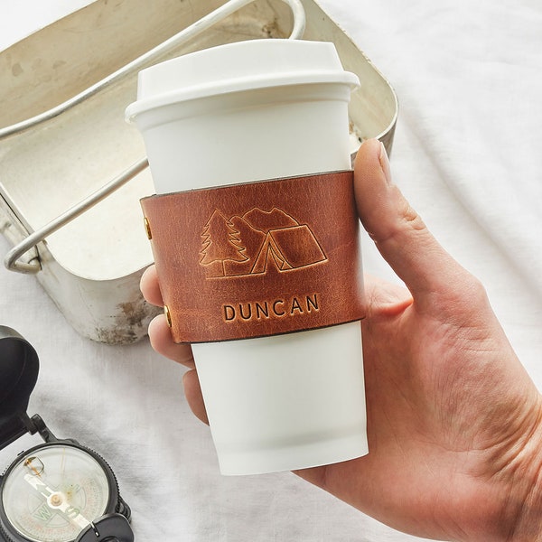 Personalisierte Kaffeetassenhülle aus Leder | Wiederverwendbare Getränkehalter zum Mitnehmen | Personalisiertes Geschenk für Kaffeeliebhaber | Nachhaltige Tassenhülle