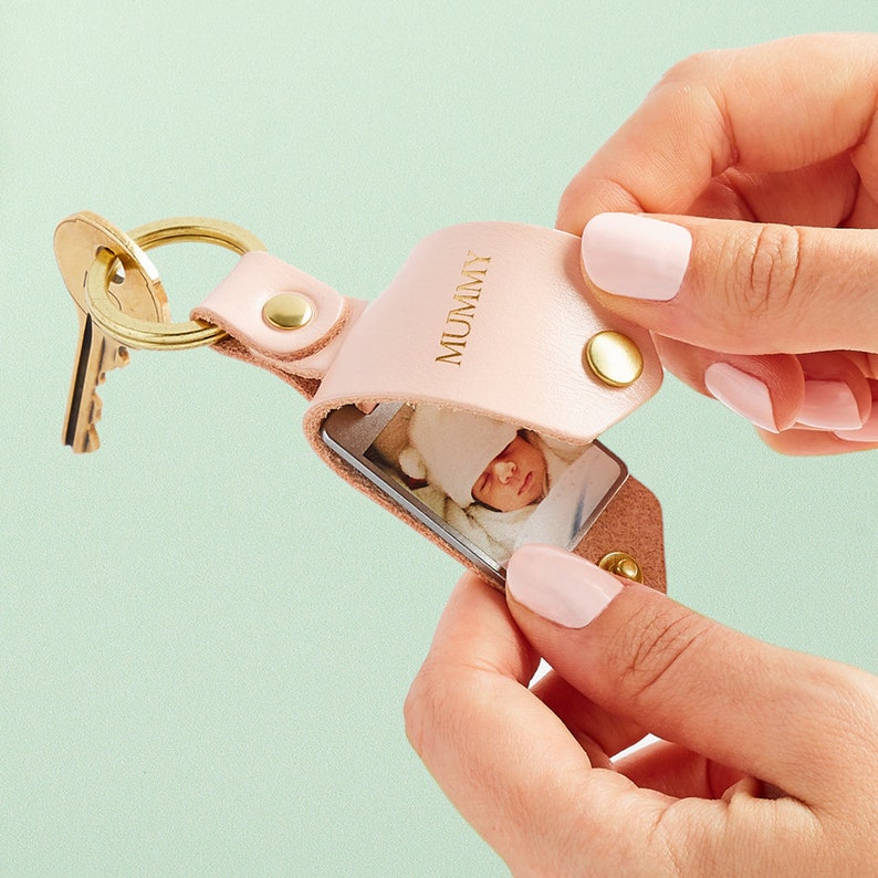 Porte-clés photo personnalisé Cadeau de fête des mères pour maman et grand-mère Imprimé léopard, vert menthe, cuir naturel Cadeau porte-clés fait main image 1