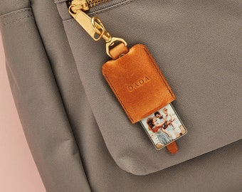 Personalisierter Leder Foto Taschenanhänger, Gepäckanhänger oder Schlüsselbund / personalisiertes Geschenk für Papa / Foto-Andenken Geschenk für ihn