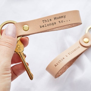 Loop Keyring with Personalised Text / Engraved Leather Keychain / Christmas Stocking Filler Gift for Mum / Special Date, Coordinate, Lyrics