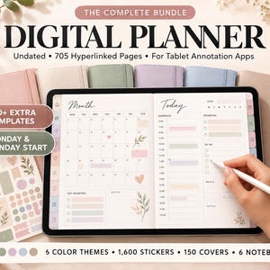 Pode incluir: Um conjunto de planejador digital com 705 páginas com hiperlinks, mais de 100 modelos extras, 1600 adesivos, 150 capas e 6 cadernos. A tela do tablet exibe um calendário mensal e uma agenda diária com tons pastéis.