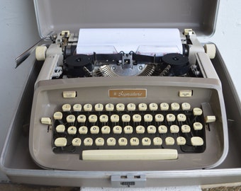 Signature 500 Manual Typewriter