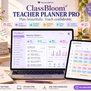 Op de afbeelding: Een digitale docentenplanner-interface weergegeven op een laptop- en tabletscherm. Het scherm toont een dashboard met lesplanning, leerlingbeheer, cijferlijsten en aanwezigheidsregistratie. De tekst bevat ClassBloom Teacher Planner Pro en diverse educatieve categorieën. Een paarse pen ligt op het bureau.