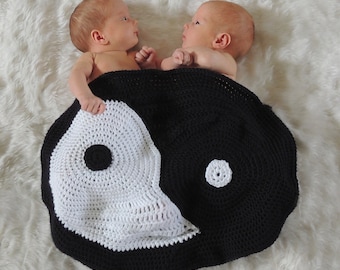 Crochet Ying and Yang Twin Cocoon Photo Prop - Newborn - PATTERN ONLY