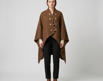 Middeleeuwse cape van wolmix, asymmetrische mantel, poncho met knevelsluiting, fantasie-bovenkleding, wintercape