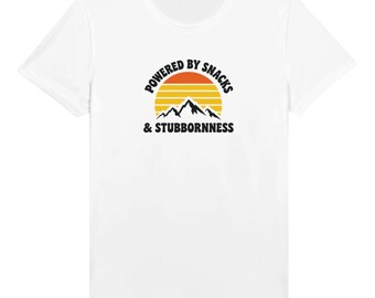 Camiseta técnica para correr Powered by Snacks and Stubbornness, camiseta de trail running que absorbe la humedad, regalo para ultracorredores.