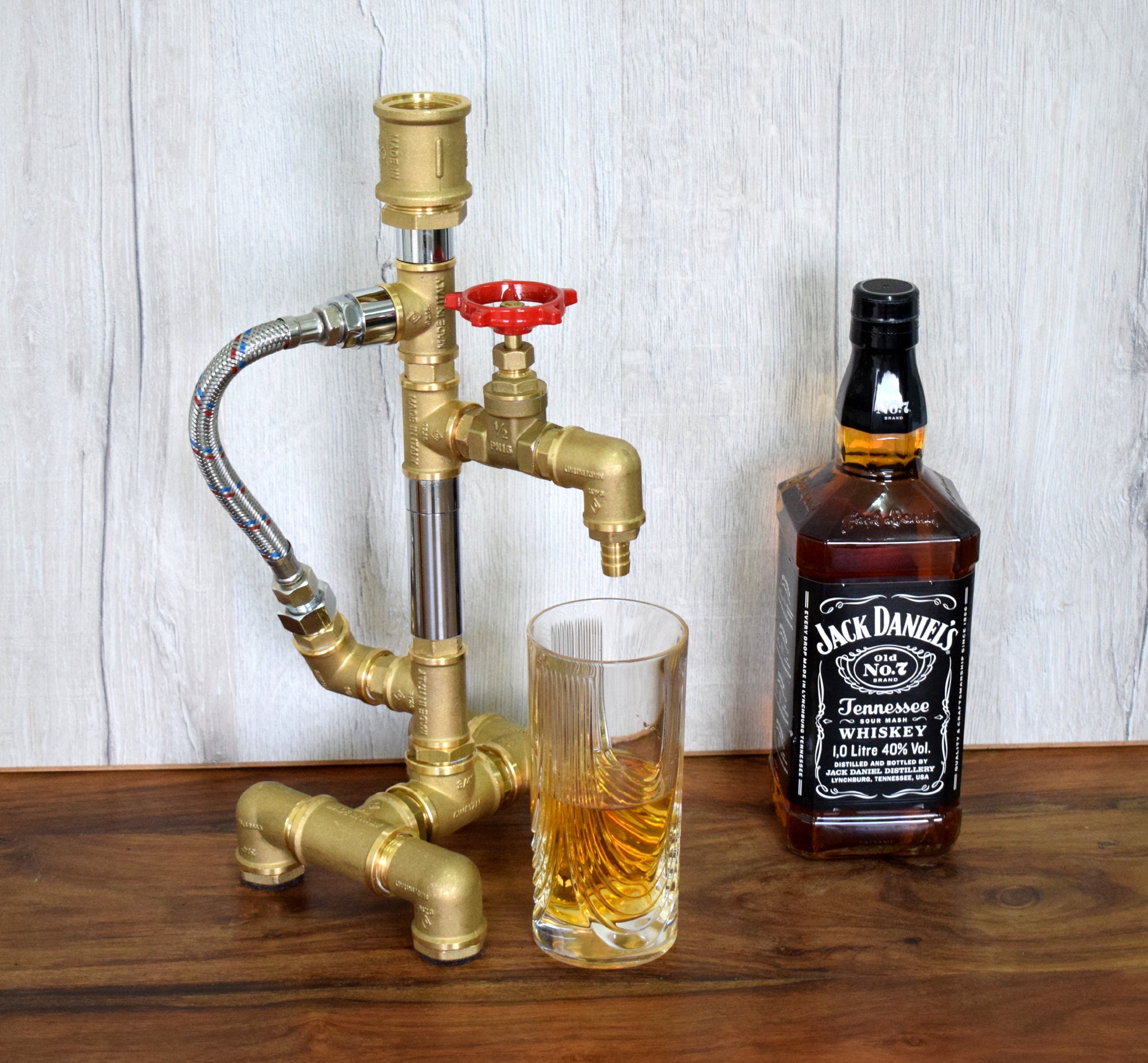 Distributeur de whisky artisanal Steampunk, ArtDesignStudioCy