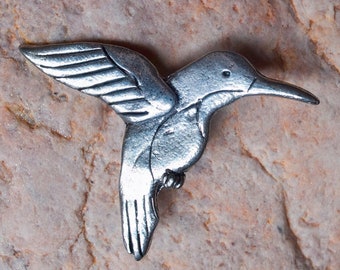 Tinnen Ruby Throated Hummingbird Pin