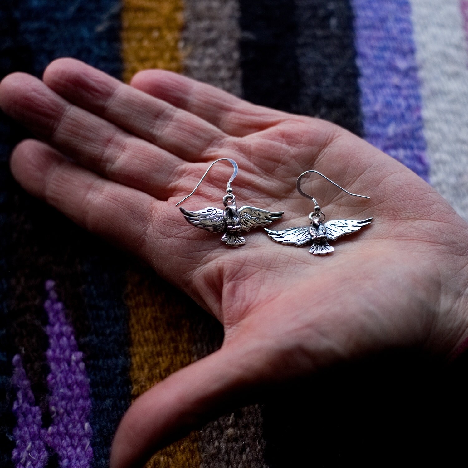 Orecchini a forma di corvo in argento sterling ossidato: gioielli gotici con il corvo - Italia