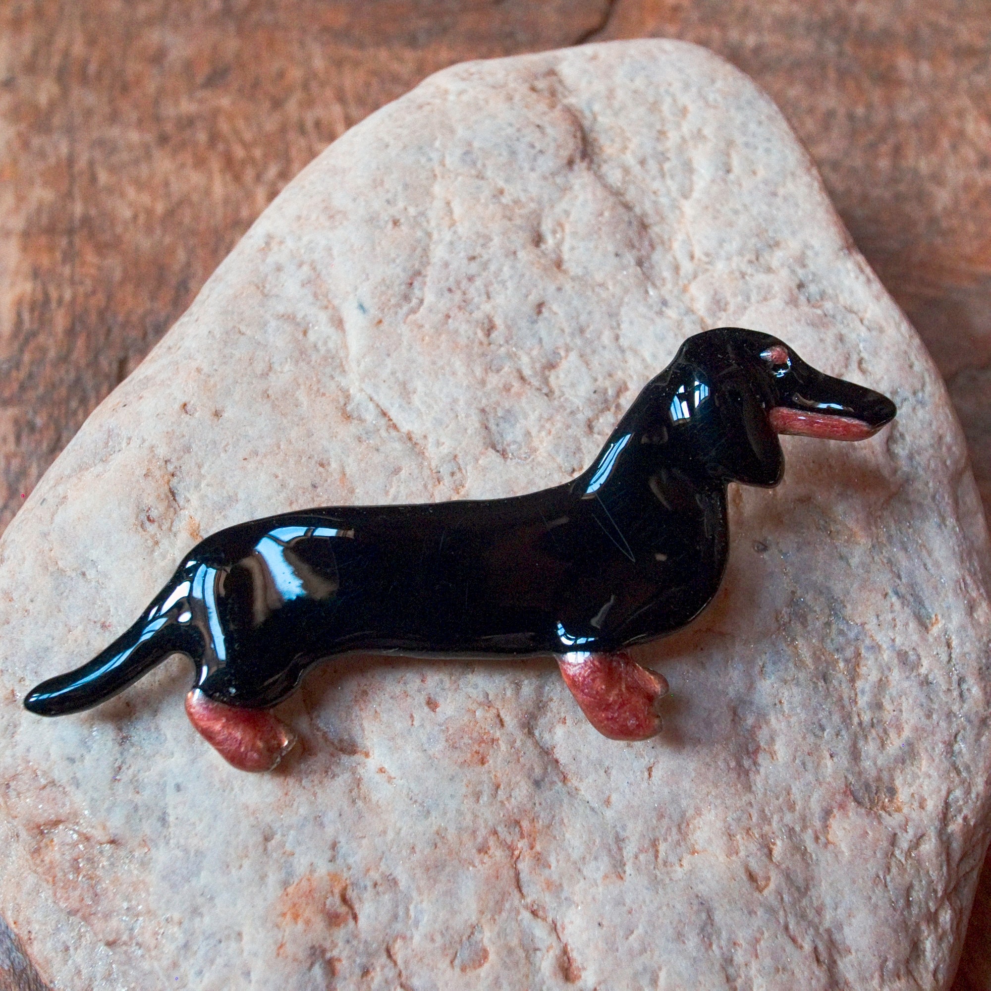 SHIGIE Valentine's Day Dachshund Dog Earrings - Acrylic Black & Tan Puppy With Heart Doughnut, Dangle Charm, Gift For Dog Lovers