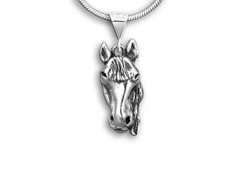 Facing Horse Pendant in Sterling Silver