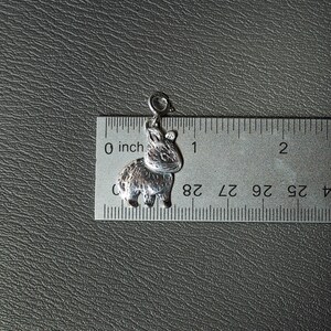 Ciondolo a forma di coniglio nano olandese per bracciale in argento sterling immagine 3