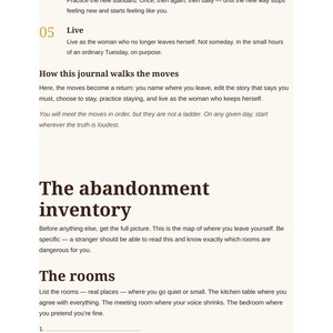Op de afbeelding: Een pagina uit een Shadow Work Journal for Women met de tekst The abandonment inventory en The rooms. Het bevat genummerde secties 04 Practice en 05 Live, met instructies over hoe de oefeningen en prompts in het dagboek moeten worden gevolgd.