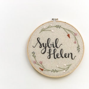 Flower Wreath Baby Name Embroidery Hoop. Nursery Art. Personalized Floral Embroidery. Baby Girl Wall Decor.