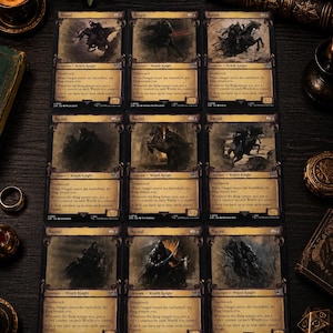 Può includere: Nove carte collezionabili Nazgûl del set Magic: The Gathering, ognuna con un'illustrazione scura unica di una figura incappucciata a cavallo. Le carte hanno un bordo color cuoio, riquadri di testo neri e il tipo di creatura Wraith Knight.