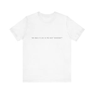 AI-skämt-T-shirt | Hur många E:n i sjutton? Programmerare humor-T-shirt