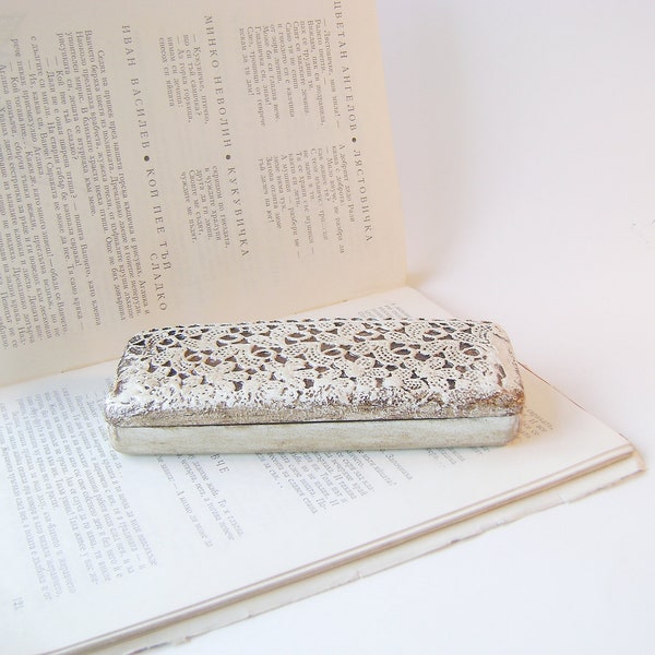 Eyeglass Hard Case / Lace Case for Eyeglass/ Vintage Style/ Case with floral motif / White Brown